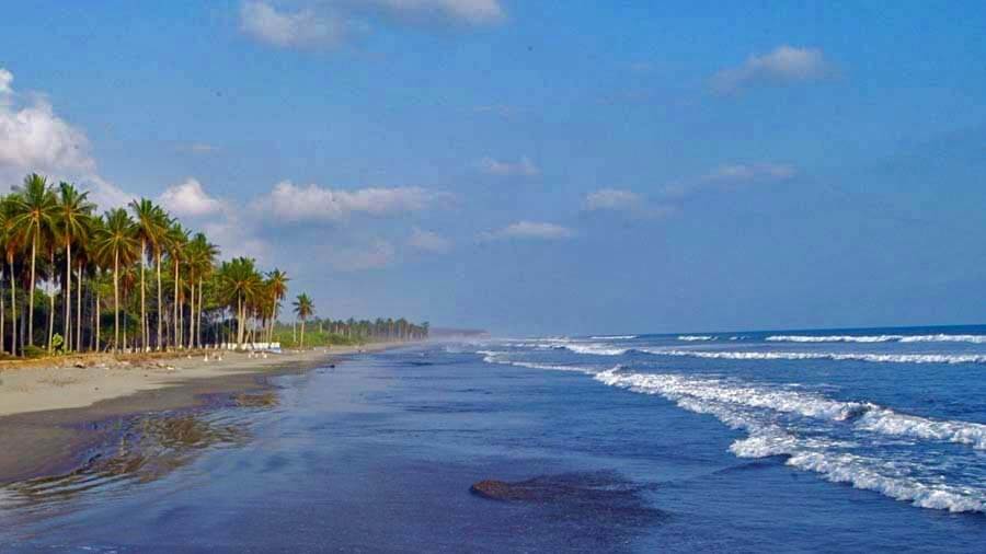 El Espino una de las playas de arena blanca en El Salvador